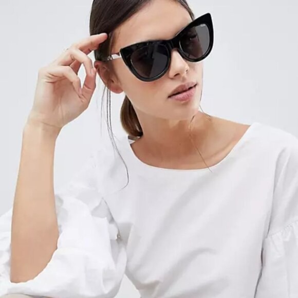 Quay Australia Steal a Kiss Sunglasses Black/ Gold NWT - Picture 3 of 10